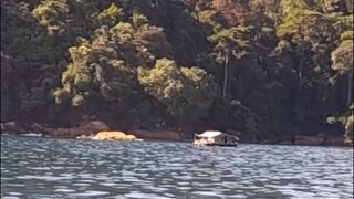 berlayar di lautan yang indah laut selatan