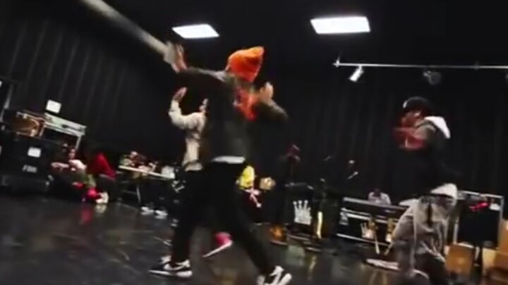 Brother Mars' dance rehearsal for the Grammys was too cool!
