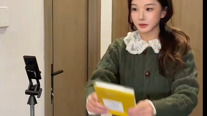 วังxiao grass :เมื่อคุณเล่นโทรศัพท์มือถือใช้พลังงานในหนังสือ王小草:当你玩手机精力花在书本上