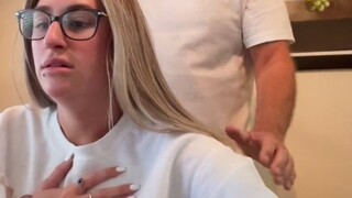 女儿通过了"注册护士”考试，老爸比她还激动