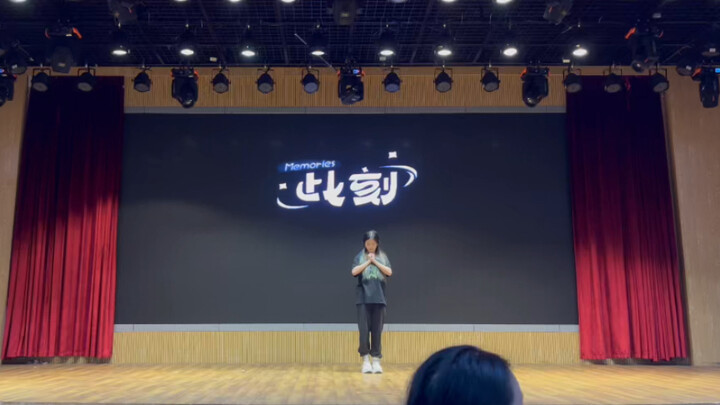 إحداث هزة صغيرة من الأنمي في المدرسة: موقع بروفة "الآن ذكريات"