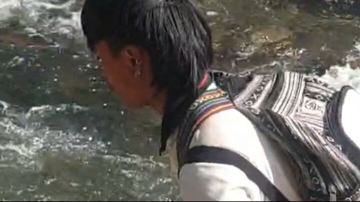 cast net fishing in Nepal | himalayan trout fishing with handmade cast net |