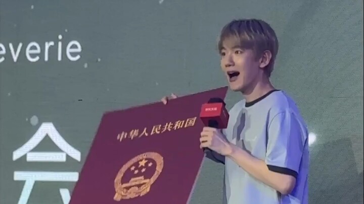 [Baekhyun] Baekhyun’s heading to China! A “special forces”-style itinerary vlog!!!
