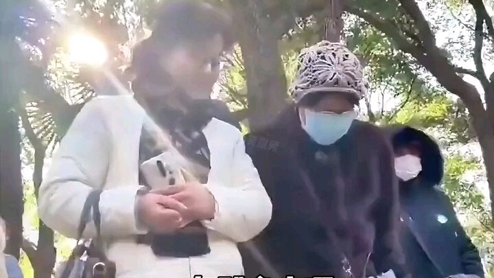 A roundup of iconic “understated powerhouse” moments—these low-key folks are just too cool!