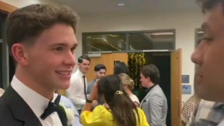 Watch how I charm the guy I like at a party 😂