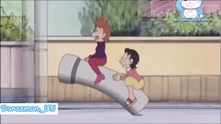 Mẹ Nobita và mẹ Xeko cưỡi ngựa