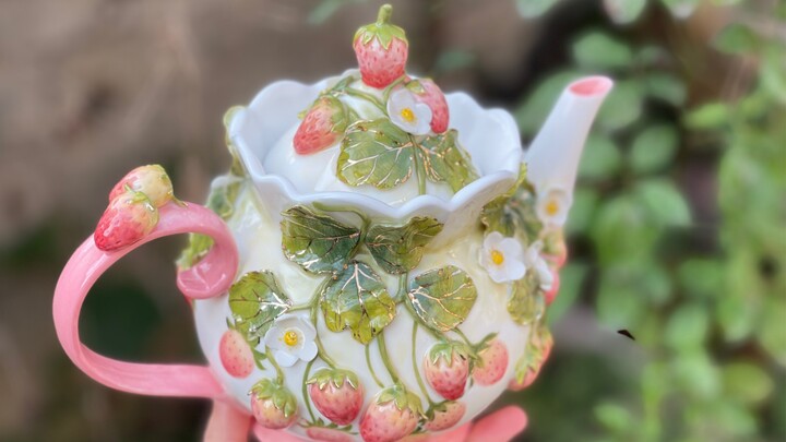 Panci stroberi sebelum dan sesudah dibakar~ Aku benar-benar tidak bisa meletakkannya~ Set pot ini lu