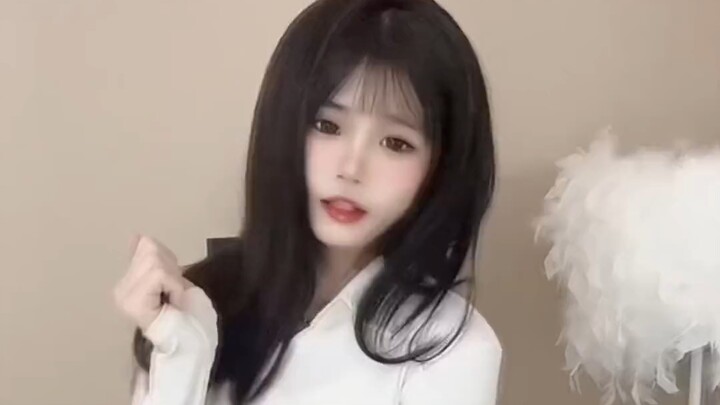 Cô gái nhảy múa