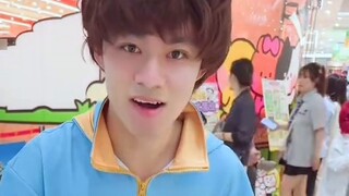 What happens when you feed your baby sour candies?