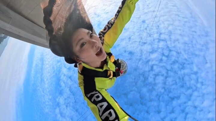 好闺闺，我从500米的高空坠下都在回你信息..