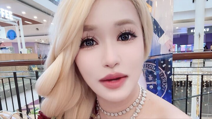 Paying cosplayer with shopee pay