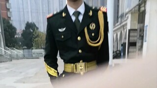 The Waist of the Boyfriend of the National Flag Class