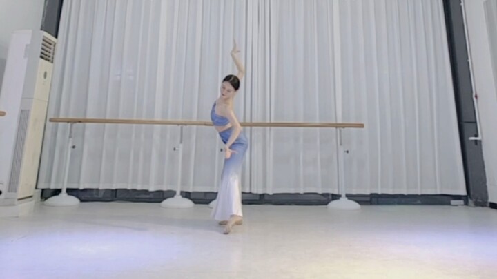 Người Thái xinh đẹp "Nam mây sắc"