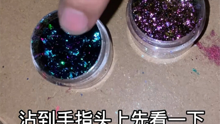 High-energy! Review and swatch of an overseas chameleon eyeshadow—bright as a lightbulb