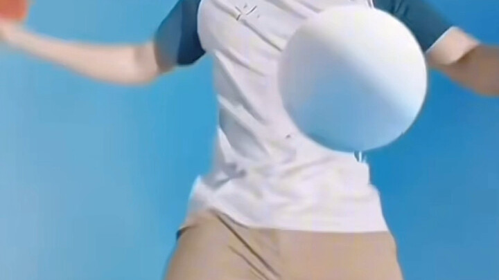 هاشيرا كرة الطاولة ترفع الكرة