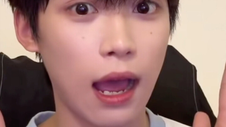 进来！梓渝教你跳手势舞！