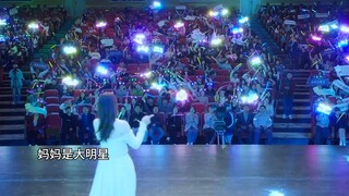 时月的人生真是开挂一样。妈妈是大明星，爸爸是公司总裁