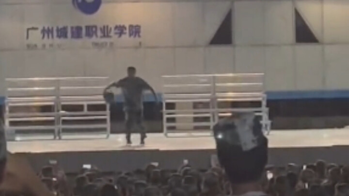 ยุคทองก่อให้เกิดการสนับสนุนอันจอมปลอม ขณะที่ยามโพล้เพล้เป็นพยานต่อผู้ศรัทธาแท้จริง