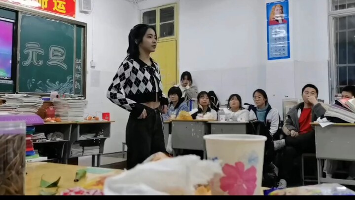 [Dangerous Party] Classroom New Year's Day Dance