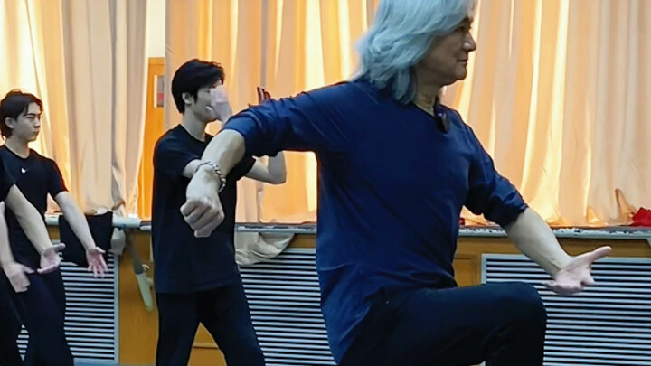 Immersive experience in the class of the 66-year-old teacher of Beijing Dance Academy