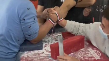 Thành Đô vật tay: Anh Trần Đỉnh vs Devin