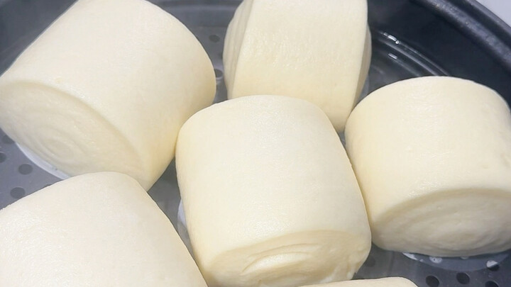 Đừng hấp bánh bao bằng nước ấm nữa, bánh bao làm từ bột nửa chín vừa mềm lại trắng, để nguội cũng kh