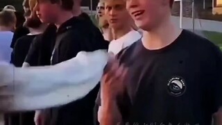 卧槽，你TM真吐啊？