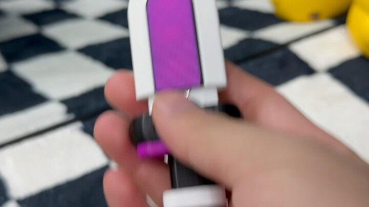 Do you like this dark purple Sword Push deck? It’s so stress-relieving!