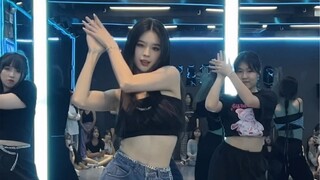 The Miss is here, everyone get out of my way and cover Senorita - (G)I-DLE I love the Miss so much b