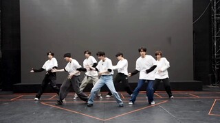 رائع جدًا! [رابطة شباب تايمز] نسخة بروفة رقص "Beat It"