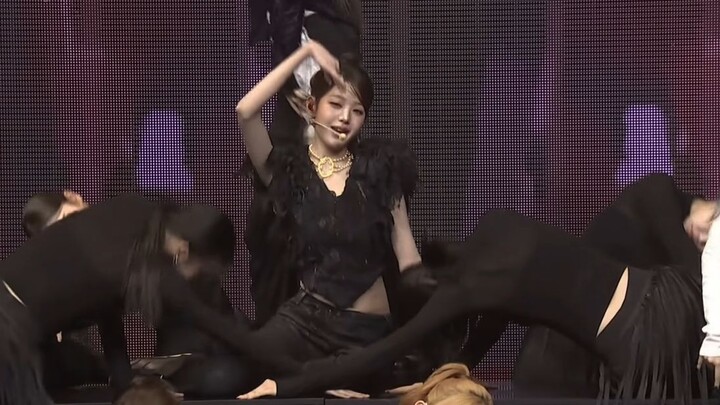 IVE's Latest Comeback Track "BLACKHOLE" First Stage Performance