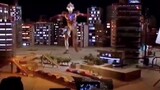 Cảnh quay Ultraman: Đằng sau Ultraman quyến rũ là hành trình gian khổ của nam diễn viên mặc đồ da!