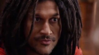 女人刚准备去星际旅行，结果下一秒就被拉回了现实