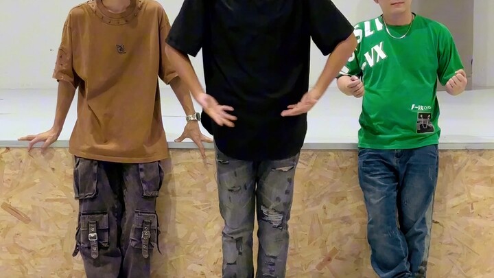 ก้าวผีเสื้อคืออะไร? พวกเราทำได้แค่ก้าวสไลด์แบบงูเลื่อย!