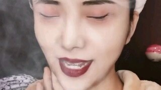 Tuan, mau makan mi basah nggak?