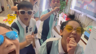 今天麻麻不在家，我就是最帅的男神😎#在家也能KTV#气氛组就位 #猪猪侠#超绝运镜#爱跳舞的小学生525