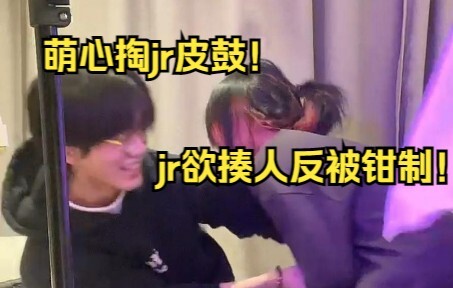 jr抽象摇引发全员劲舞？！||2022.12.151ng_萌心一只大哈鱼JR大帅B切片