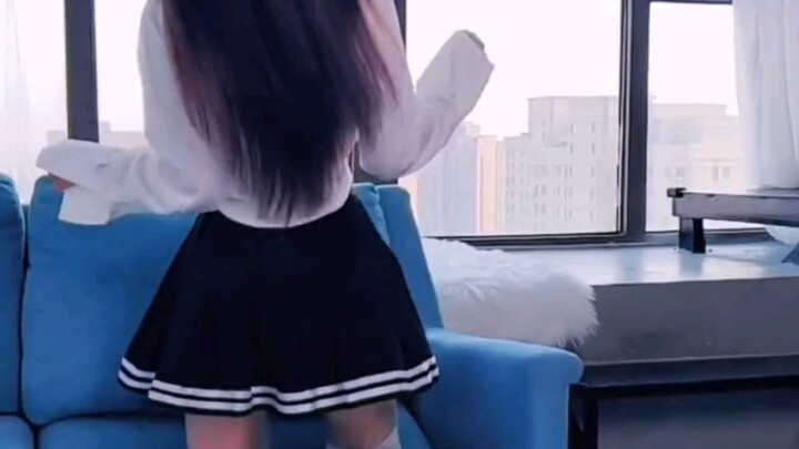 "Bộ sưu tập váy xếp ly"
