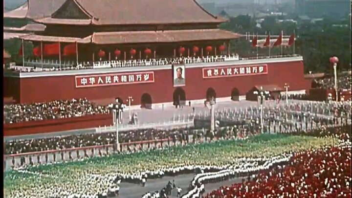 Angin musim semi datang terlalu cepat, pikiran masih tertinggal di era merah.