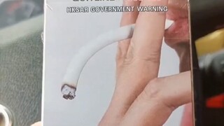 Membalikkan kotak rokok saja sudah cukup