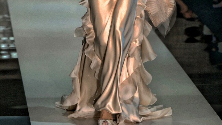 【Armani】Elegance isn't about gaining fleeting attention, but about leaving a lasting impression.