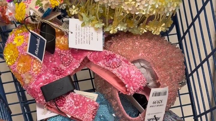 第一眼好丑的包，但是看久了感觉，还可以啊？！