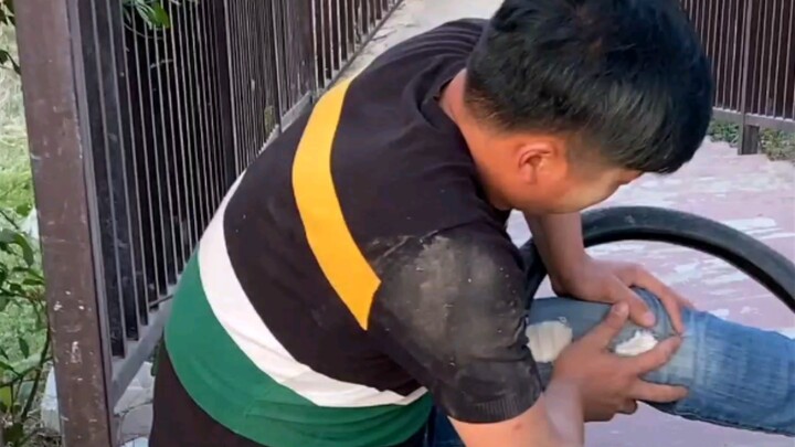 Did the boss finally resort to a self-inflicted injury tactic?