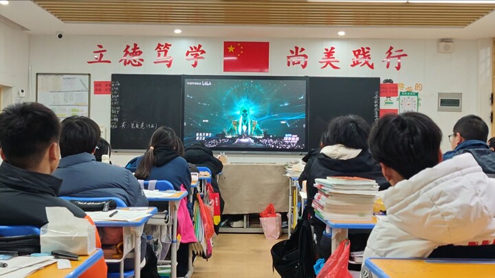 Let’s watch the New Year’s Eve gala together and listen to some classic songs!