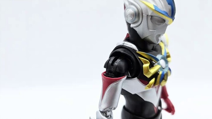 The best Ultraman SHF this year? A simple unboxing of the triple form of Orb