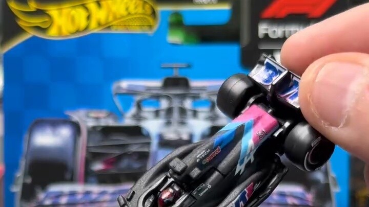 Is the F1 car worth over 700? Unboxing the Hot Wheels F1 Gold Label set of small-scale car models!