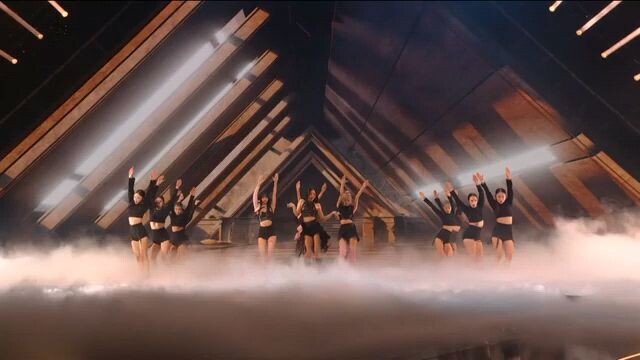 BLACKPINK Performs "Pink Venom" 2022 VMAs