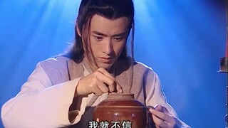 为了见她一面，他攒了三年钱，那晚她却喝醉了，他就坐在床边抱着茶壶守了她一夜。