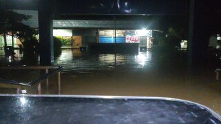 nyanyi pas banjir
