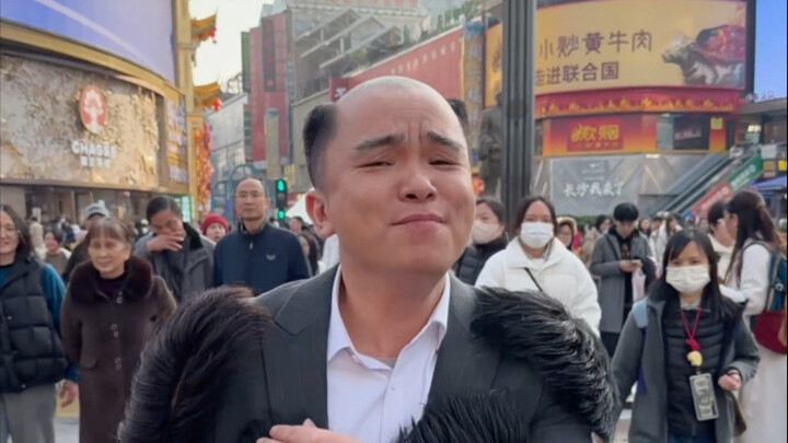 في الريح والمطر، أنتظرك في تشانغشا.